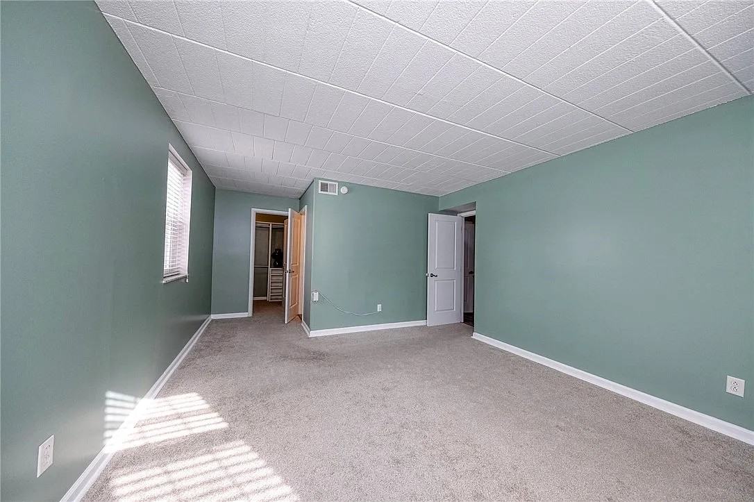 501 Camelot Dr - Photo 5 of 9