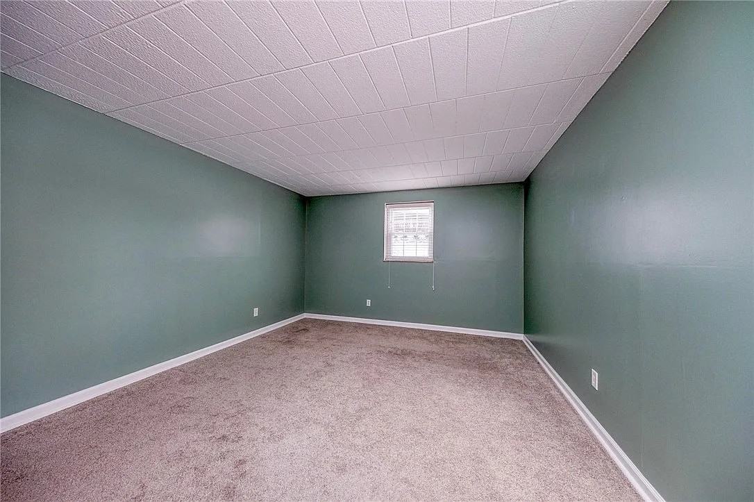 501 Camelot Dr - Photo 6 of 9