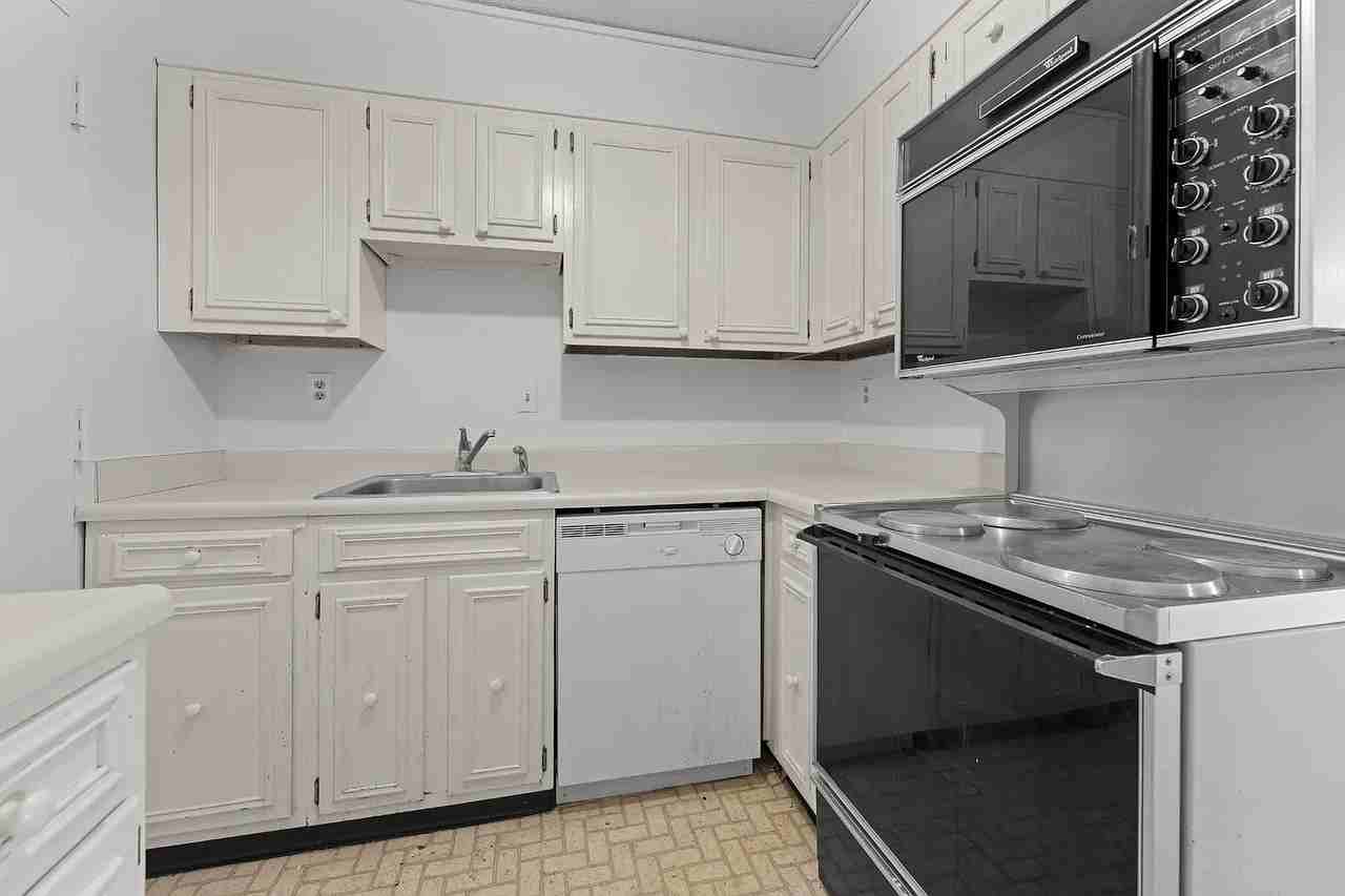 232 S Highland St - Photo 5 of 9