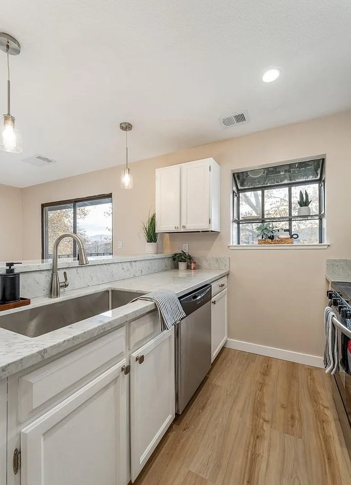 2169 Kietzke Ln - Photo 4 of 6