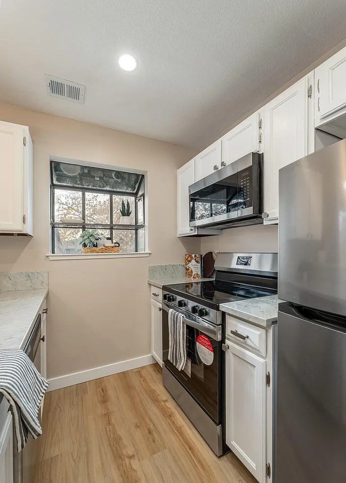 2169 Kietzke Ln - Photo 5 of 6