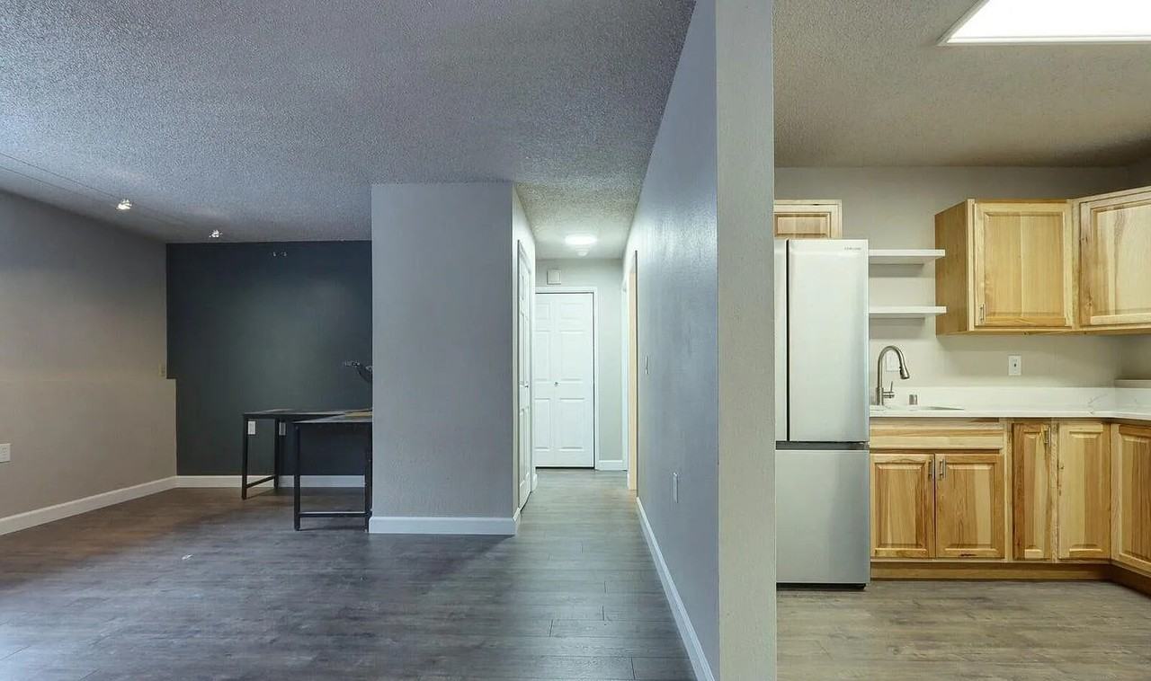 4430 View Cir - Photo 3 of 10