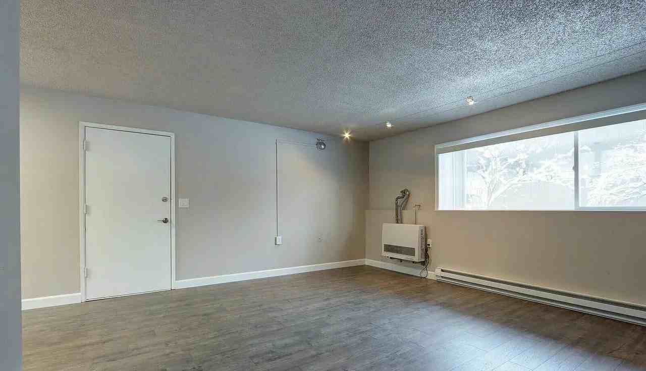 4430 View Cir - Photo 4 of 10