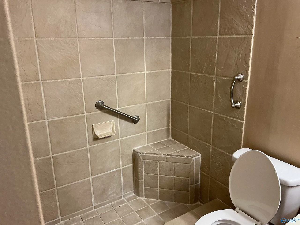 112 Sycamore Pl - Photo 2 of 9