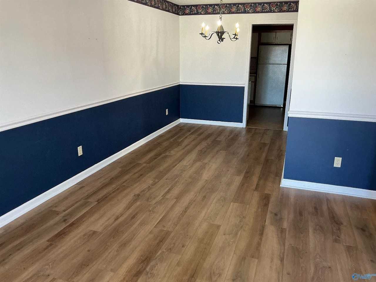 112 Sycamore Pl - Photo 3 of 9