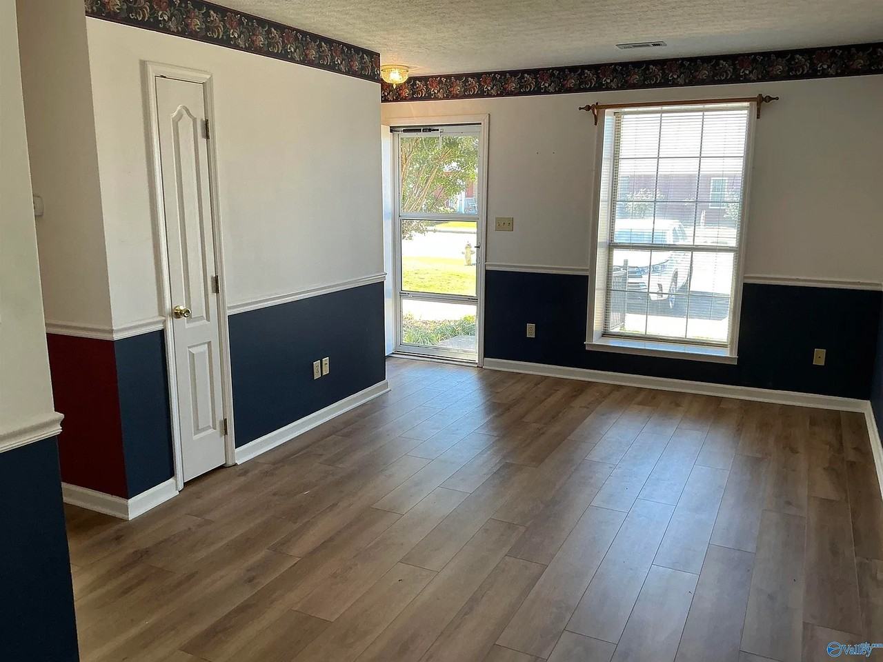 112 Sycamore Pl - Photo 4 of 9