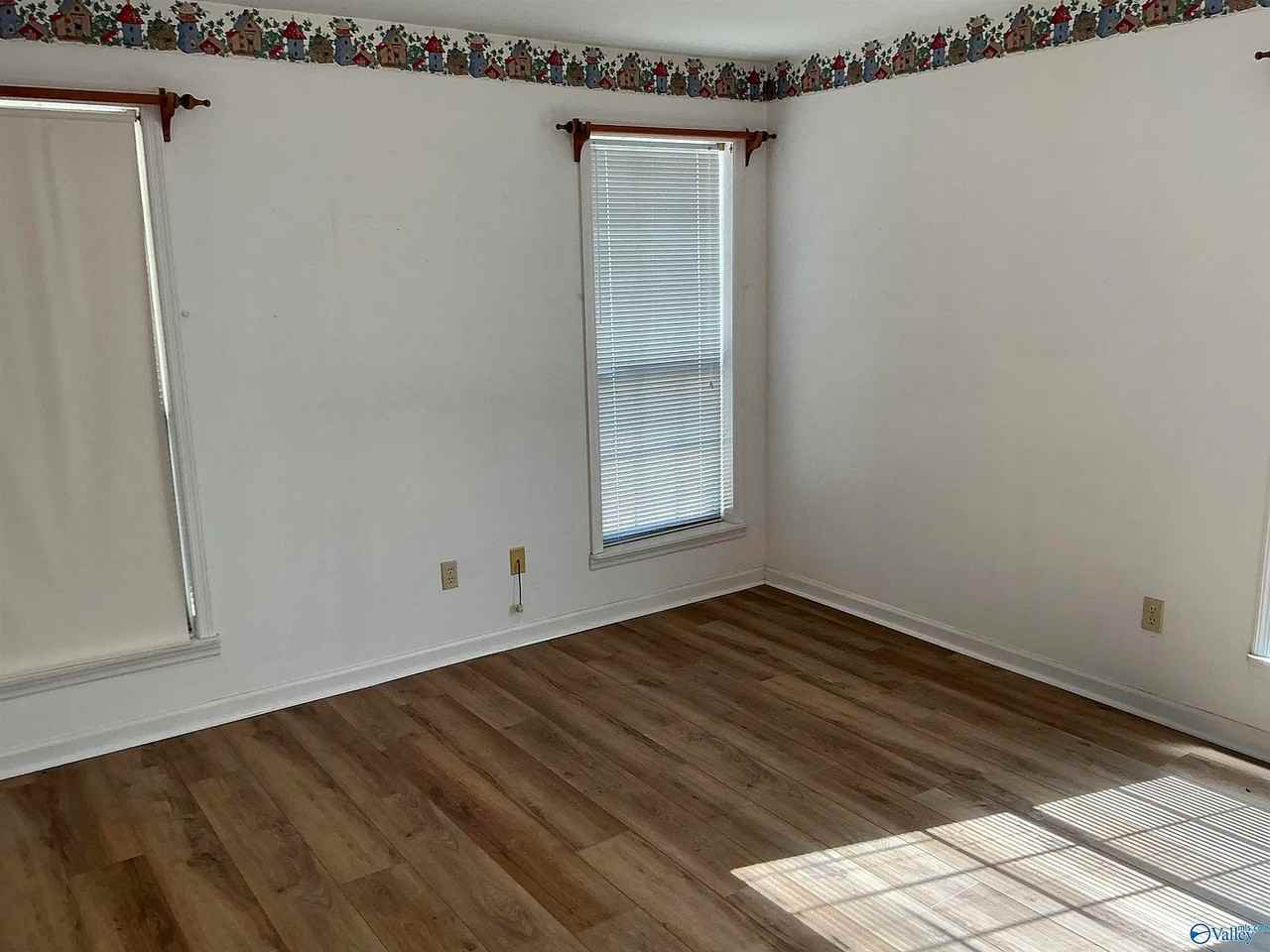 112 Sycamore Pl - Photo 5 of 9