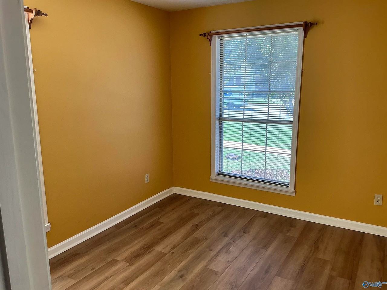 112 Sycamore Pl - Photo 6 of 9