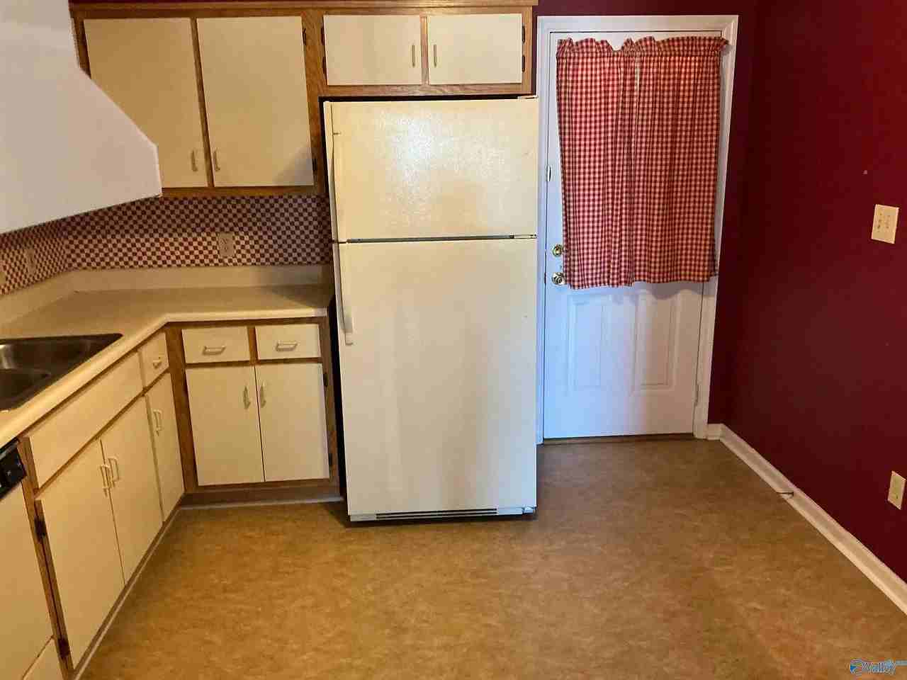 112 Sycamore Pl - Photo 7 of 9