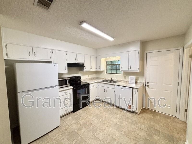 6457 Maddox Rd - Photo 5 of 14