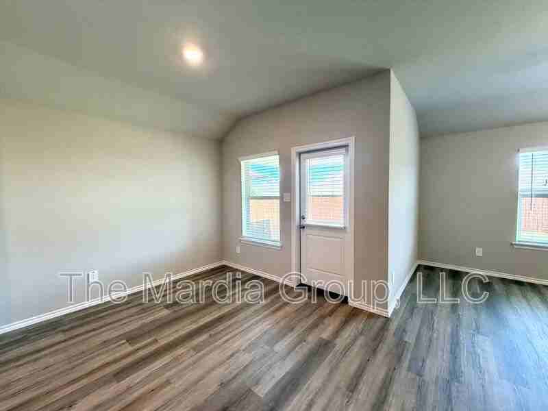 8516 Dunnstown Dr - Photo 5 of 20