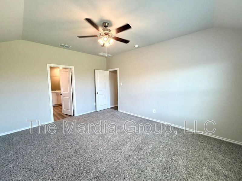 8516 Dunnstown Dr - Photo 6 of 20