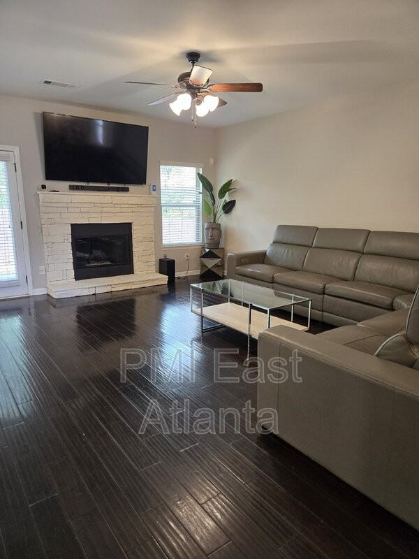 422 Live Oak Pass - Photo 5 of 22