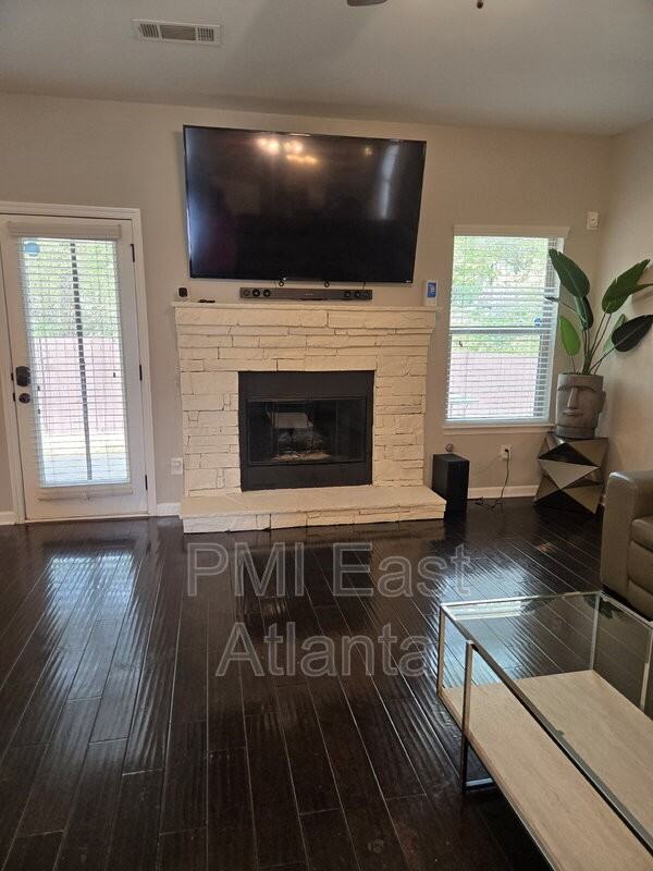 422 Live Oak Pass - Photo 6 of 22