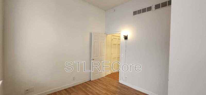 2415 S 10th St - Photo 6 of 11