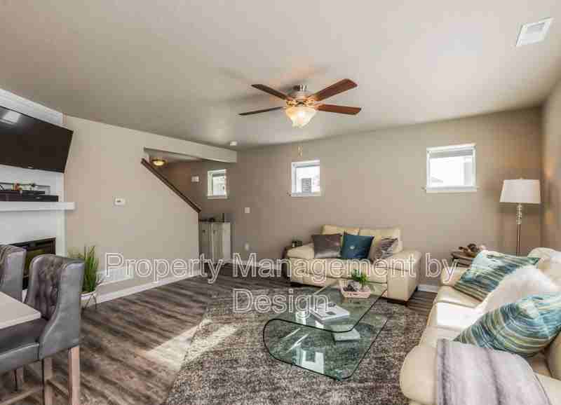 763 Ne Macey Way - Photo 3 of 20