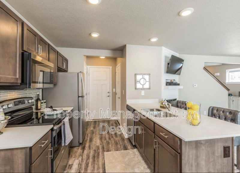 763 Ne Macey Way - Photo 5 of 20