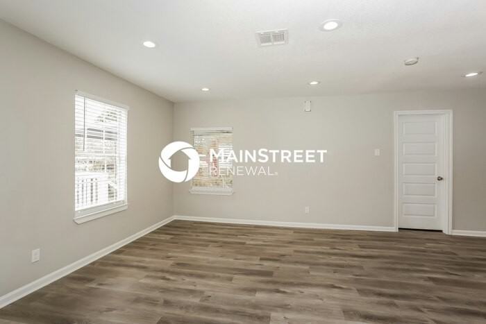 1023 Hahlo St - Photo 4 of 16