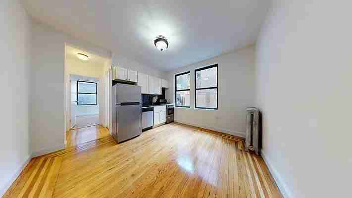 W 51st St #611 - Photo 2 of 17