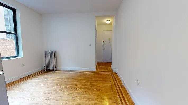 W 51st St #611 - Photo 3 of 17