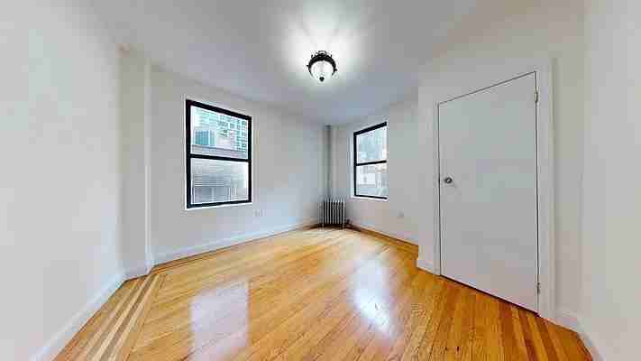 W 51st St #611 - Photo 4 of 17