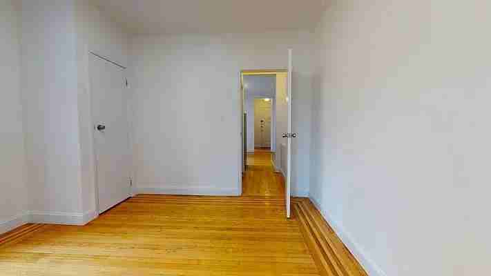 W 51st St #611 - Photo 5 of 17