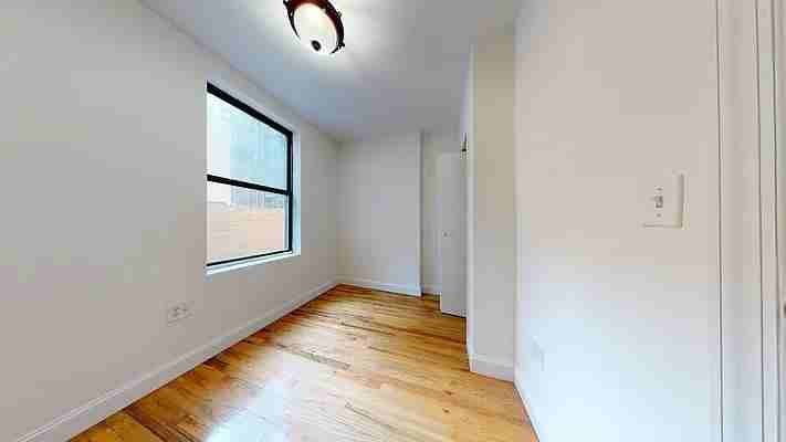 W 51st St #611 - Photo 7 of 17