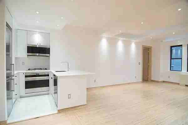 W 58th St #4A - Photo 2 of 20