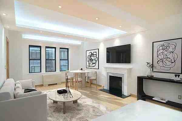 W 58th St #4A - Photo 3 of 20