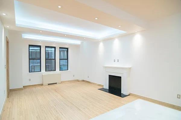 W 58th St #4A - Photo 4 of 20