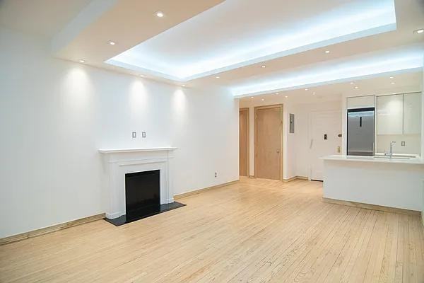 W 58th St #4A - Photo 5 of 20