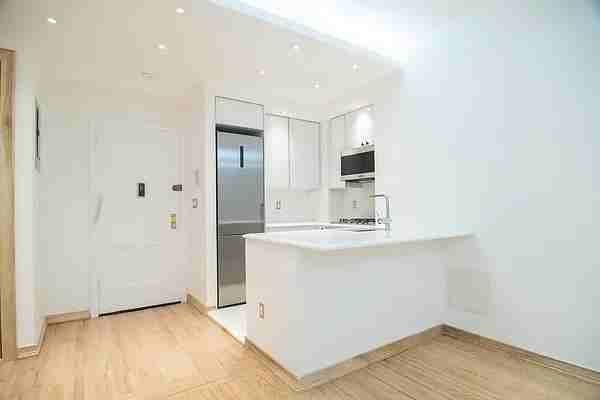 W 58th St #4A - Photo 6 of 20