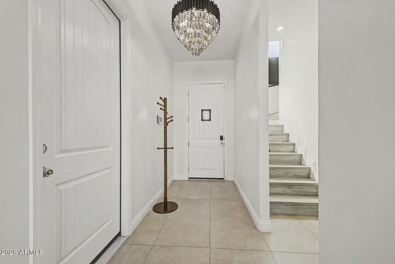 1344 E Polk St Unit B - Photo 3 of 27