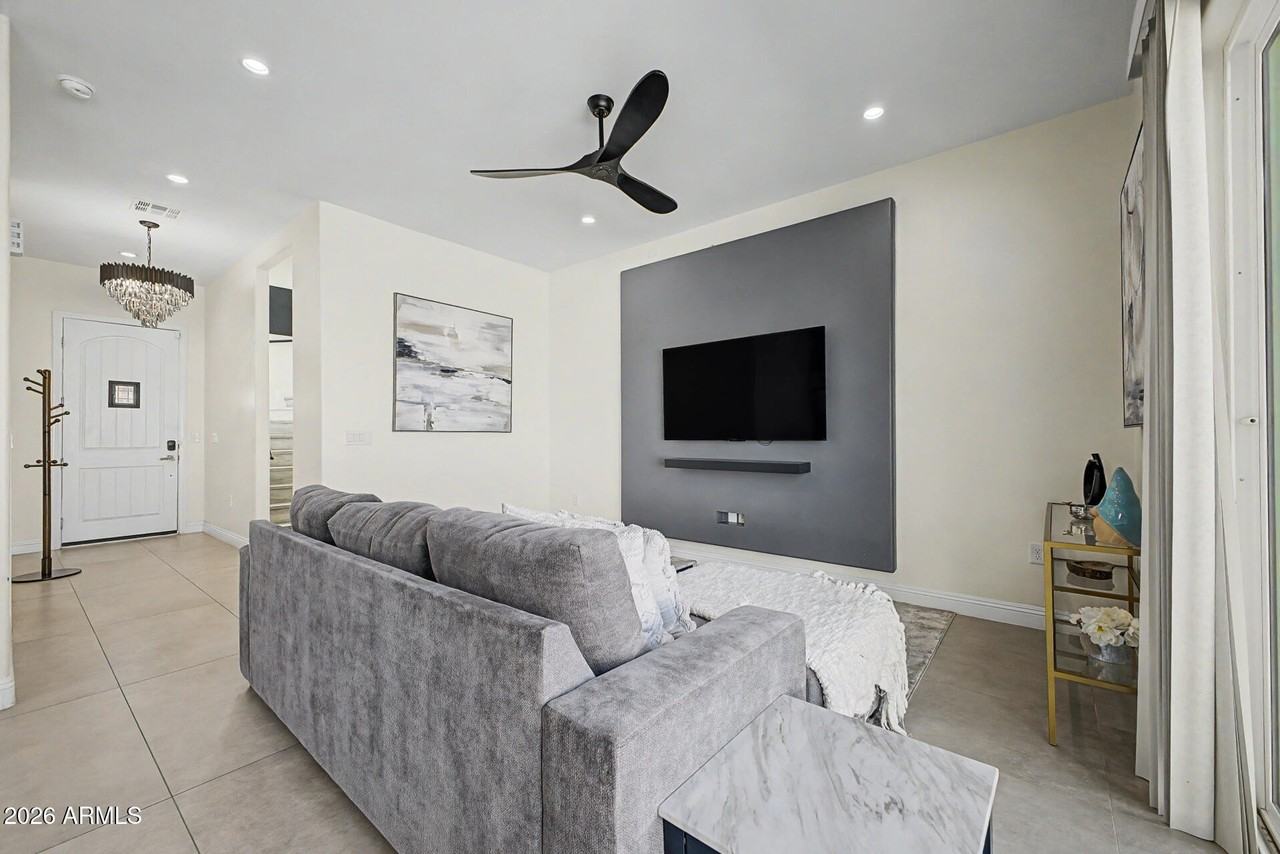 1344 E Polk St Unit B - Photo 5 of 27