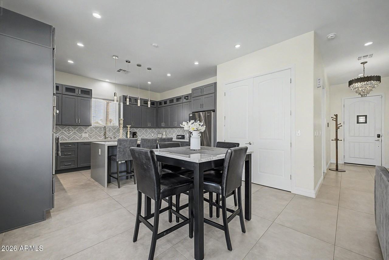 1344 E Polk St Unit B - Photo 7 of 27