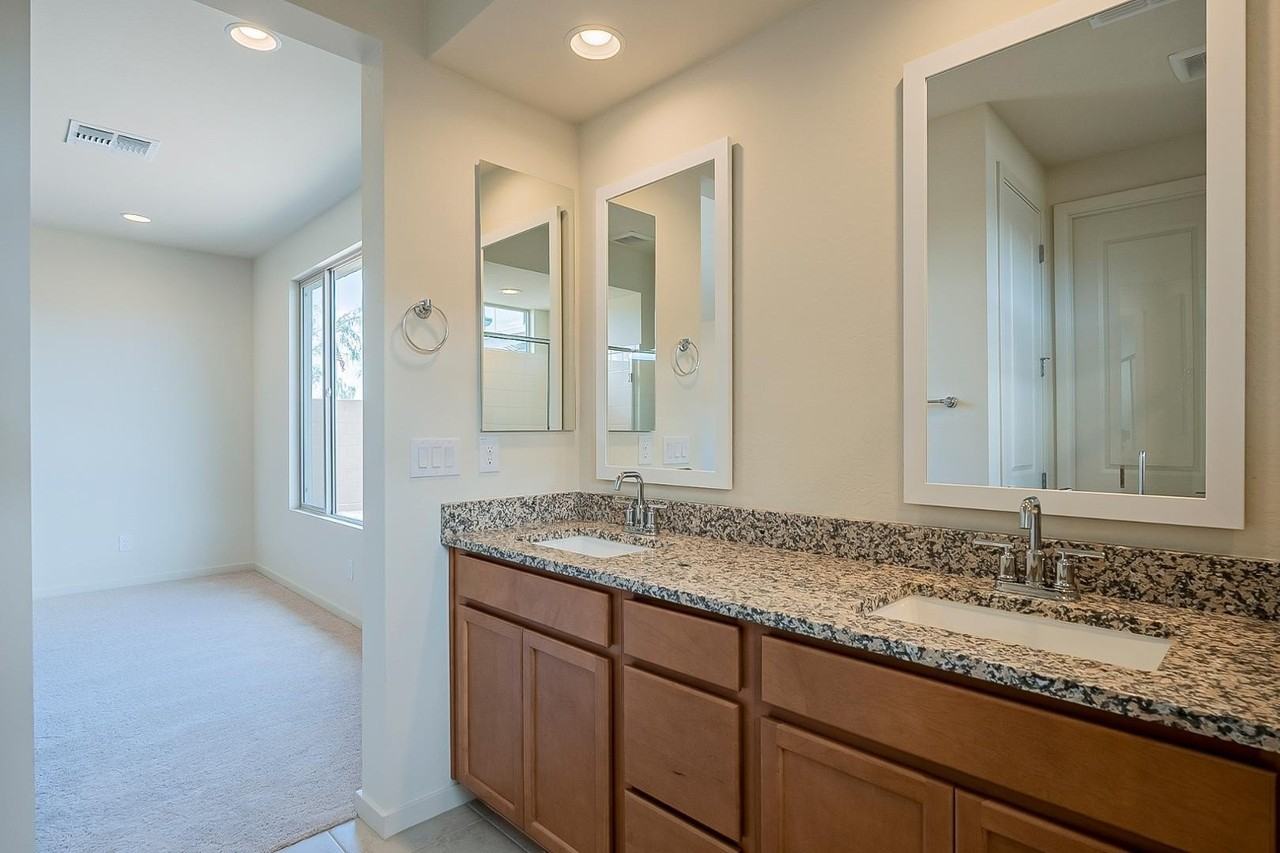 5944 E Melinda Ln - Photo 4 of 16