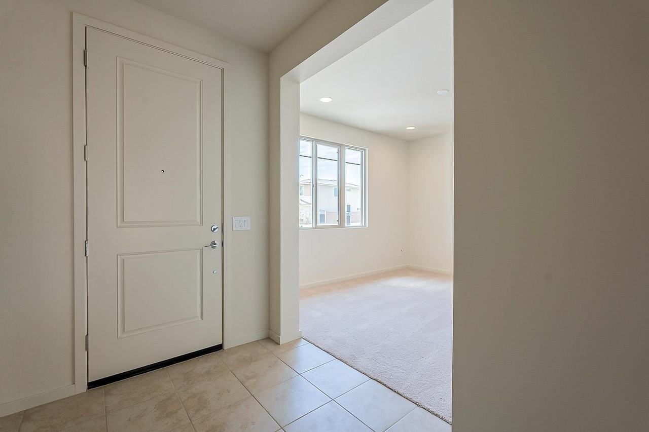 5944 E Melinda Ln - Photo 7 of 16