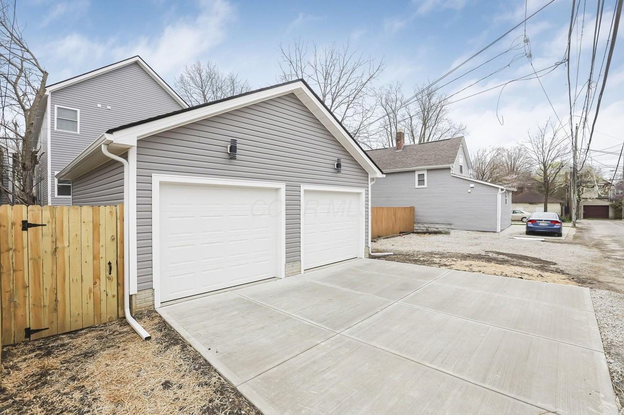 961 Heyl Ave - Photo 7 of 50