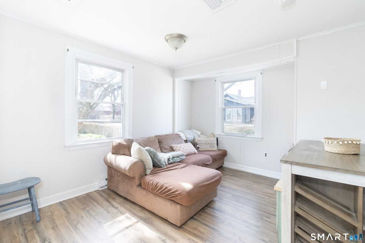 9 Wilcox Pl - Photo 6 of 17