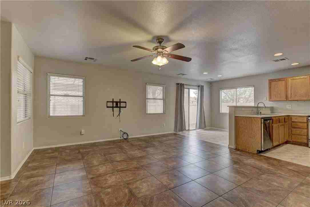 1052 Coronado Peak Ave - Photo 4 of 22