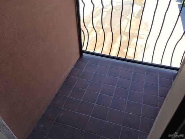 1403 W Fig Ave - Photo 3 of 14