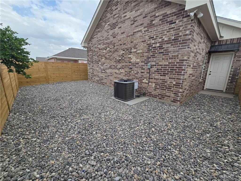 W 25th St - Photo 4 of 9