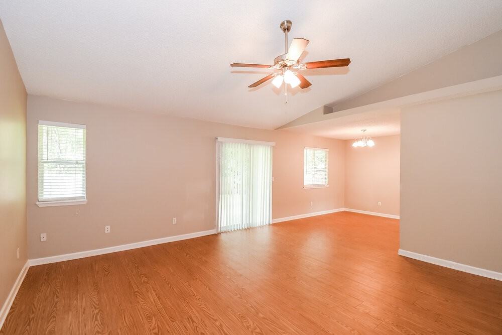 542 Lewis Morris St - Photo 3 of 16