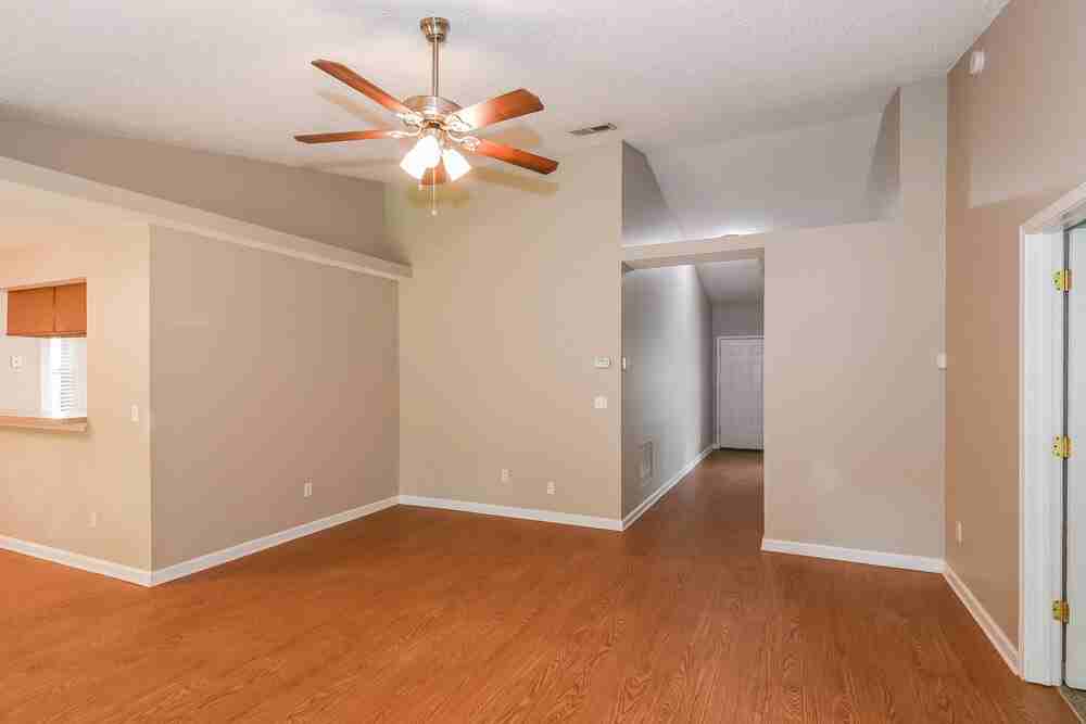 542 Lewis Morris St - Photo 4 of 16