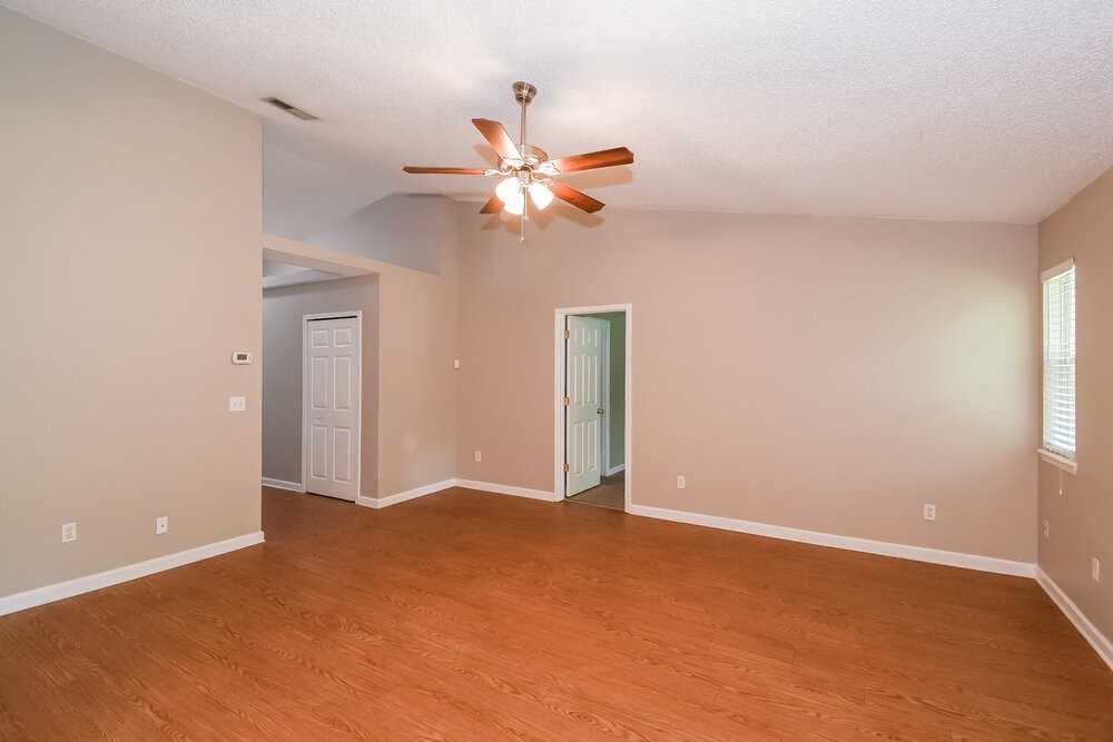 542 Lewis Morris St - Photo 5 of 16