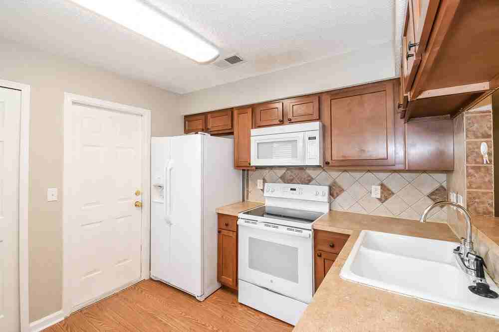 542 Lewis Morris St - Photo 7 of 16