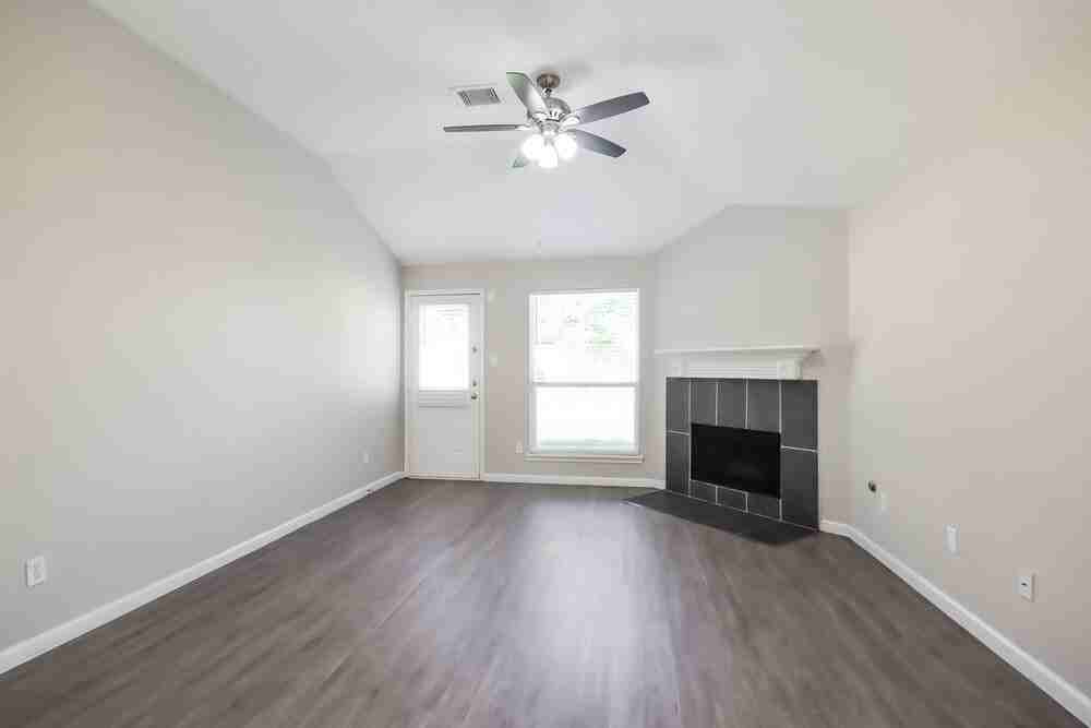 1615 Trail Oaks Ct - Photo 3 of 16