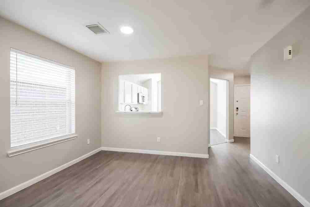 1615 Trail Oaks Ct - Photo 5 of 16