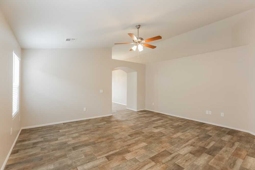 1114 E Fraktur Rd - Photo 4 of 16