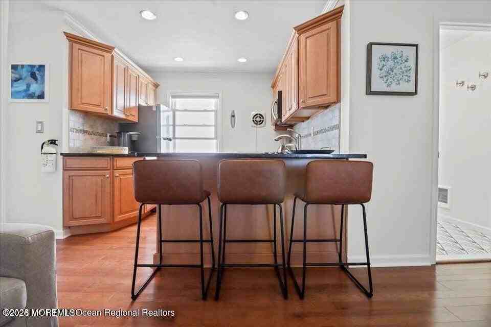 2204 Grand Central Ave Apt 15 - Photo 3 of 14